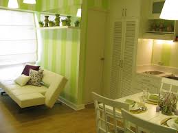 Обзавеждането на малкия апартамент така, че да бъде комфортен, красив и удобен е малко трудно, предвид ограниченото пространство, с което разполагате. Interior Za Malk Apartament S Hol I Kuhnya Zaedno Za Zhenata