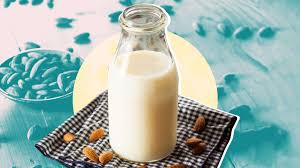 almond milk benefits nutrition and risks
