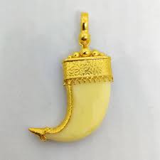 916 gold fancy lion nail pendants