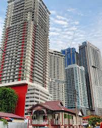 One of the most valuable tracts of land in the capital, it has been estimated to be worth up to us$1.4 billion. Kampung Baru Is Probably The Only Nostalgic And Traditional Place That Is Found In The Heart Of Modern Kuala Lumpur Kampung Baru Kuala Lumpur City Kuala Lumpur