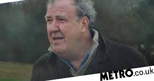 So clarkson could have opted for the easy life, but instead has decided to be a proper farmer who drives an actual tractor, not a chelsea one. Jeremy Clarkson Rows With Locals In Trailer For Amazon Prime Tv Series Metro News