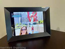 nixplay gifting a digital photo frame