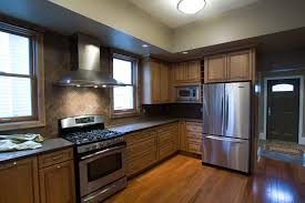 En términos de usabilidad y funcionalidad de la esquina de la cocina son la mejor opción la colocación de muebles de. Cocina Grande En Forma L Madera Decoracion De Cocina Moderna Diseno De Cocina Moderna Cocinas De Lujo