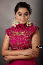 jewelry and bridal makeup yr568742 picxy