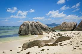 Seychellerna, formellt republiken seychellerna, är en stat i västra indiska oceanen, utanför afrikas östkust och norr om madagaskar, bestående av 115 öar. Topplista Vilka Strander Ar Finast Pa Seychellerna Ladies Abroad