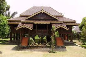 Rumah adat lampung dikenal dengan nama nuwo sesat yang digunakan sebagai tempat pertemuan bagi masyarakat suku lampung. Lengkap 5 Rumah Adat Lampung Beserta Gambar Dan Penjelasannya