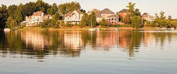 waterfront homes at unforgettable lake