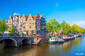 La capitale vous dépaysera avec ses canaux et ses musées prestigieux. Amsterdam Pays Bas Foto Poster Wandbilder Bei Europosters