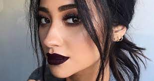 how to wear dark lipstick expert tips