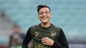 Chelsea defender antonio ruediger insists germany need to get a little dirty in their euro 2020 opener against france on tuesday in order to subdue the world champions' forward. Mesut Ozil So Tanzt Er Mit Seiner Braut In Der Henna Nacht Stern De