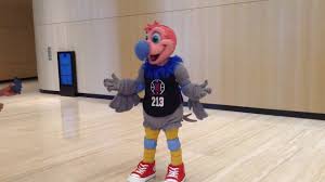 Clippers dont have an official mascot, although most refer to clipper darrel as their beloved fan and mascot. Bleachers Brew La Clippers Mascot Chuck The Condor Does Usain Bolt Michael Phelps Simone Biles Blake Griffin Manny Pacquiao