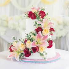 simple wedding cakes with fresh flowers