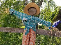 how to make a cute garden scarecrow