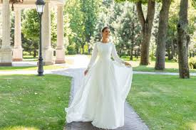 Beautiful and classy wedding gown available,its unique and stylish,available at an affordable price. Wedding Dresses Monica Loretti