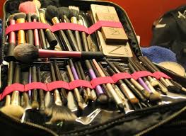 good reasons to clean your makeup bag