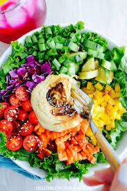 rainbow salad with hummus balsamic