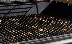 Here's how you clean a grill using vinegar and aluminum foil. Bbq Cleaning Up After Yourself
