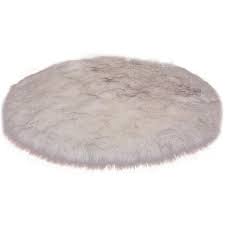 white fur rug