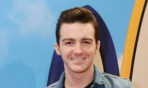 He has three older brothers named joey, robert and travis, and an older sister named kellie. Drake Bell Net Worth 2020 Age Height Girlfriend Bio Wiki Facts Raphael Saadiq