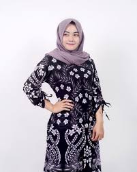 Kamu bisa mendapatkan aneka jenis atasan muslim terbaru dengan model terlengkap di tokopedia. 56 Model Batik Atasan Wanita Terbaru 2020 Model Baju 2021