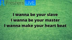 Песни maneskin i wanna be. I wanna be your slave Måneskin текст. L wanna be your slave текст. Maneskin i wanna be your slave. I wanna be yours Lyrics.