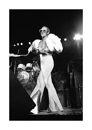 His first band was called bluesology. Elton John Poster Ikonische Fotografie Desenio De