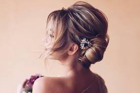 Nowadays short hairstyles really trendy, but some women getting confuse, how they use their hair type in the special times. 30 Lovely Wedding Hairstyles For Short Hair