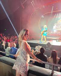 Concertgoer responds to Miranda Lambert's selfie shaming