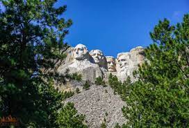 is mount rushmore open year round