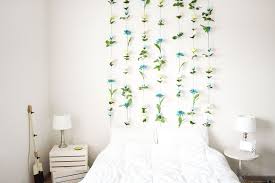 10 Diys To Decorate An Empty Wall
