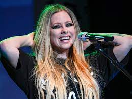 Avril Lavigne Buys Ocean-View Malibu ...
