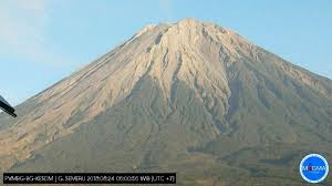 Mount semeru, the highest volcano on indonesia's most densely populated island of java, spewed hot clouds as far away as 4.5 kilometers (nearly 3 miles) on saturday. Global Volcanism Program Report On Semeru Indonesia September 2018