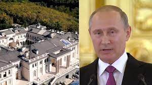 Kolesnikov said he was responsible for building the property from 2005. Nawalny Enthullungsvideo Eigentumer Des Putin Palasts Meldet Sich Zu Wort