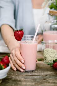 strawberry banana yogurt smoothie
