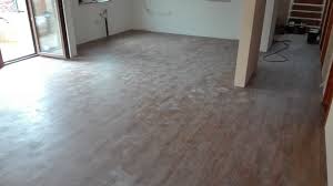 laminalt padló lerakása ár 2020 