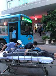 HN: Nam thanh niên bị tai nạn và hành động bất ngờ của tài xế xe buýt - Tin  tức