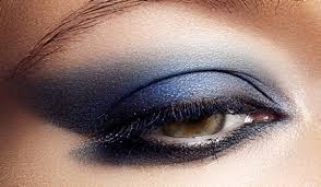 tutorial how to apply blue eye shadow