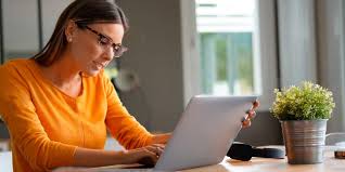 Viele arbeitnehmer und selbstständige können sich eine berufstätigkeit in heimarbeit vorstellen. Home Office 29 Tipps Fur Die Arbeit Von Zuhause Pc Welt