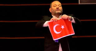 Sağdaki 8 köşeli yıldız azerbaycan bayrağı ile aynı anlamı ifade ediyor. Turk Bayragi Yirtan Yunan Vekile Azerbaycan Dan Tepki O Parmaklari Kirariz Dailymotion Video