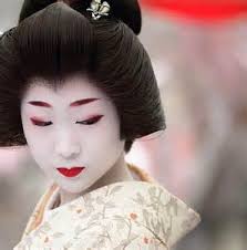 an geisha wore lipstick