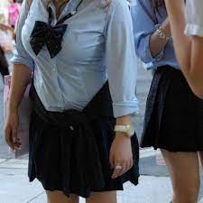 巨乳JKエロ画像】女子高生たちの制服から張り出した巨乳を街撮り | エロ画像が見たいんだ！