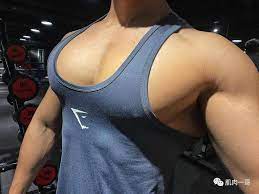 27岁深圳巨乳哥爆红推特，网友：不敢看，太上头了...._胸肌
