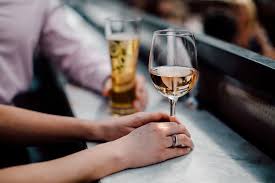 8 signs you re dating an alcoholic