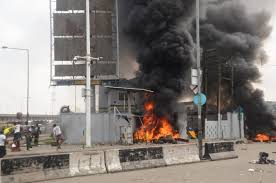 BREAKING: Three new-generation banks set ablaze in Lagos - Phenomenal