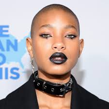 willow smith s eye makeup is giving