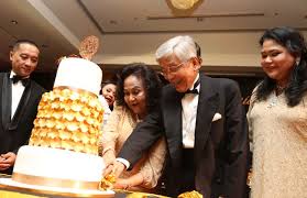 Seterusnya beliau meneruskan pendidikan menengah di kolej sultan abdul hamid alor star dan lulus senior cambridge pada disember 1940. Dato Abdul And Zainab Rahim Celebrate 50th Wedding Anniversary Tatler Malaysia