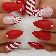 cute and festive holiday manis to rock
