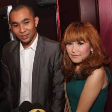 VIDEO AYU TING TING & ANGGIE AKAN MENIKAH TAHUN INI 2013