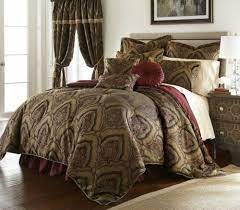 Oversized Paisley Comforter Set