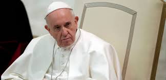 Papež františek dnes v poledne přiletěl do bagdádu. Tyden Cz Papez Frantisek Pobouril Konzervativce Nenechal Si Polibit Prsten